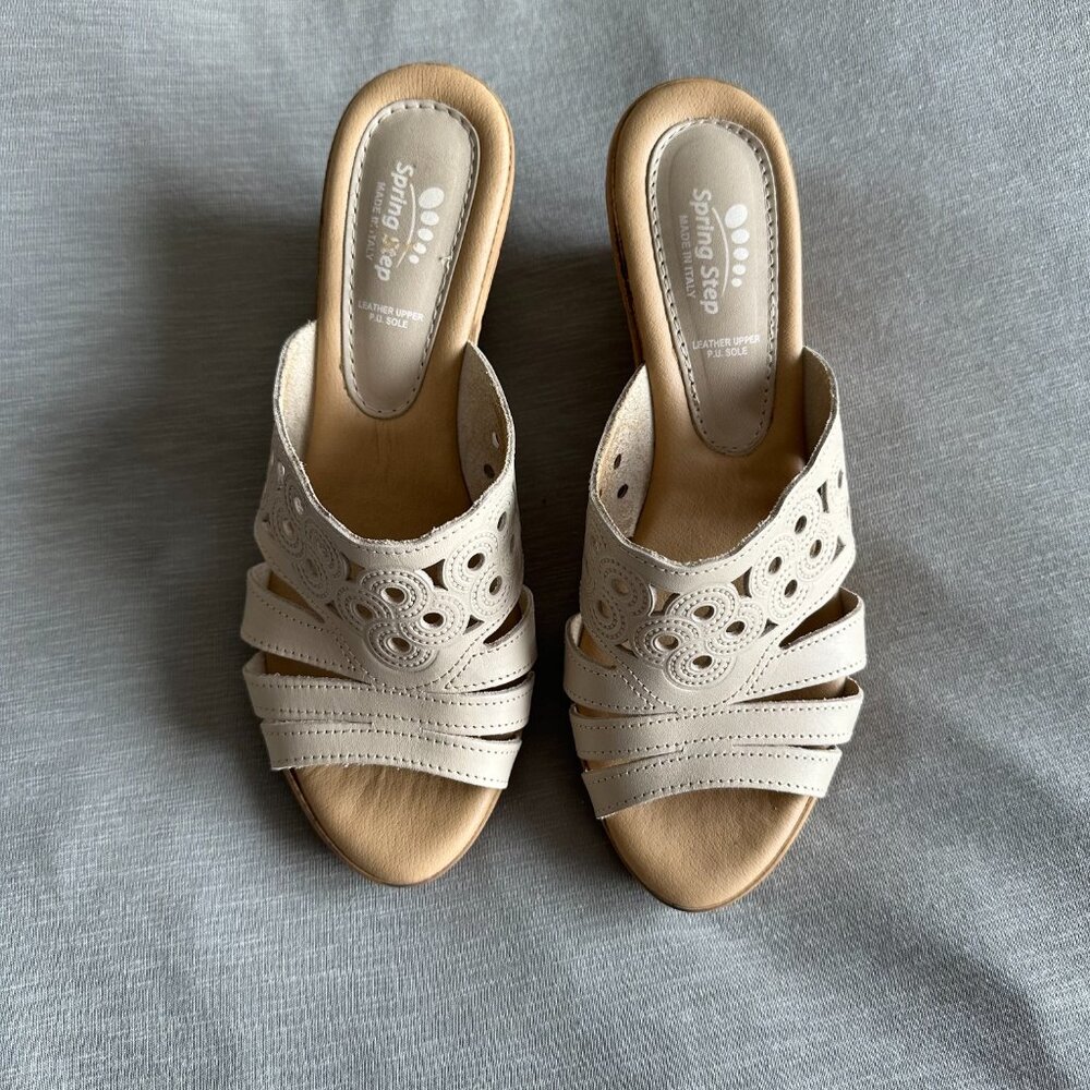 LIKE NEW Spring Step Melancholy Sandals in Biege